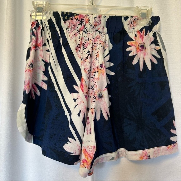 French Connection Women's Samba Avenue Shorts Daisy Floral Print Flowy Size 4 - Picture 4 of 10